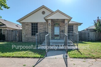 Building Photo - 2102 Lonnie Ln