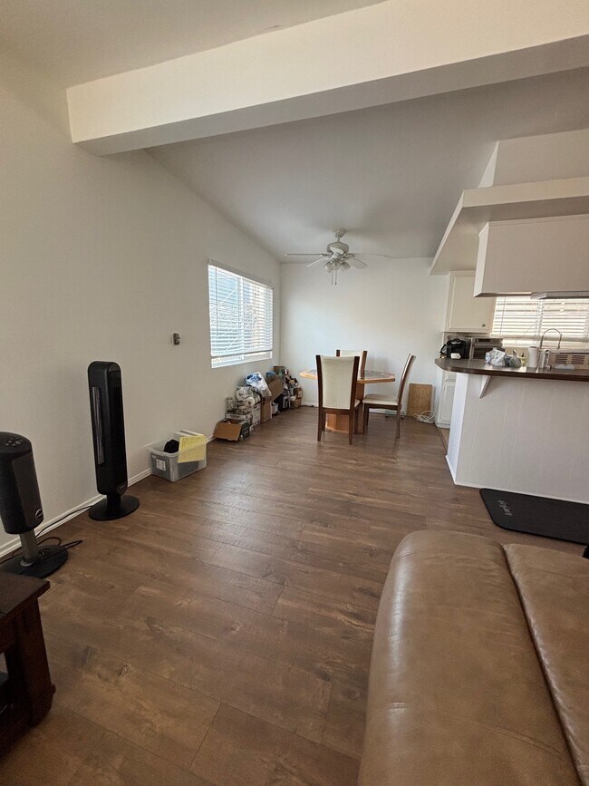 Living Room - 3 - 420 Marine Pl