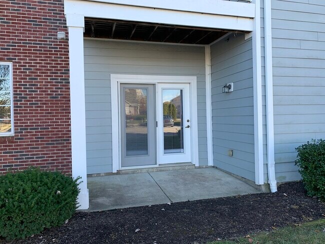 Building Photo - Amazing Southside Condo in Perry Township!