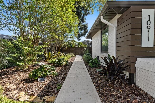 Building Photo - 10911 Victoria Arbor Way