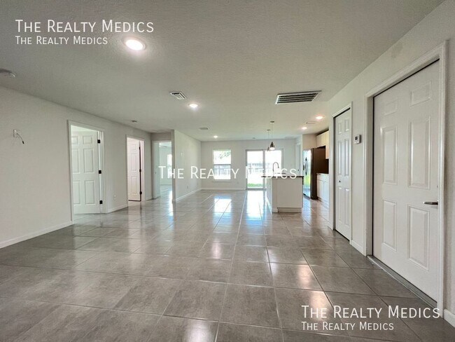 Foto del edificio - 1245 Giralda Cir NW