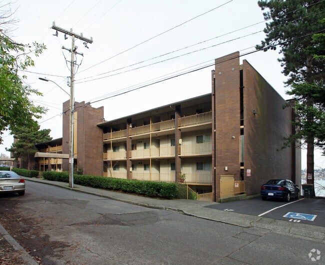 Martinique Apartments Seattle, WA