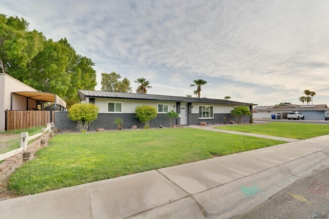 Building Photo - 1507 E Palo Verde St