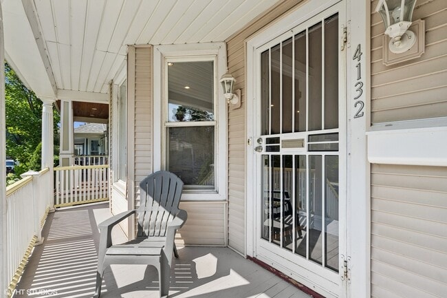 Building Photo - 4132 N Claremont Ave