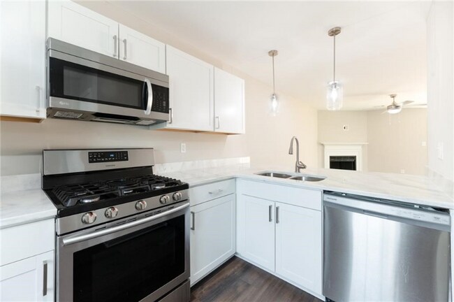 Foto del edificio - 547 Harbor Lake Ct