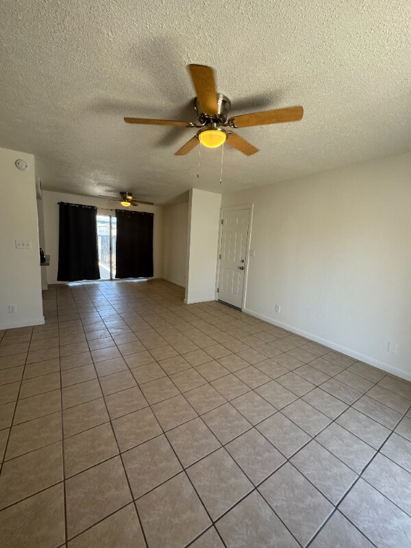 Foto del edificio - 1237 Sunny Ridge Dr