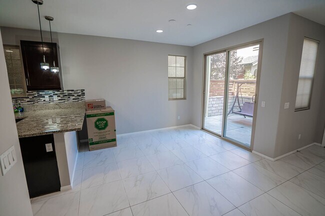 Foto del edificio - COMING SOON! Modern 3-Bedroom Home in Nort...
