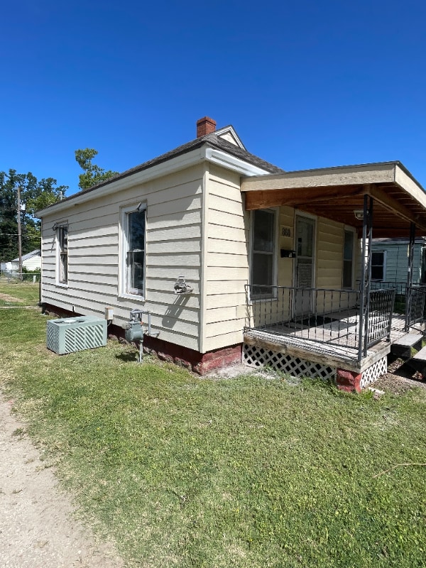 Building Photo - 860 Custer St