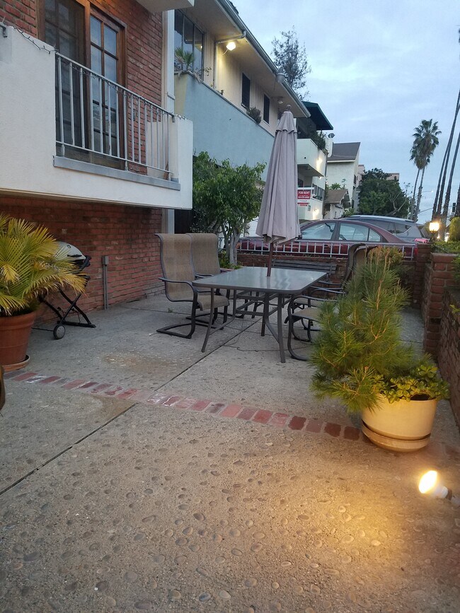 1123 Lincoln Blvd, Santa Monica, CA 90403 Apartments