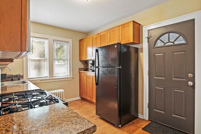 Building Photo - 1402 N Jackson St