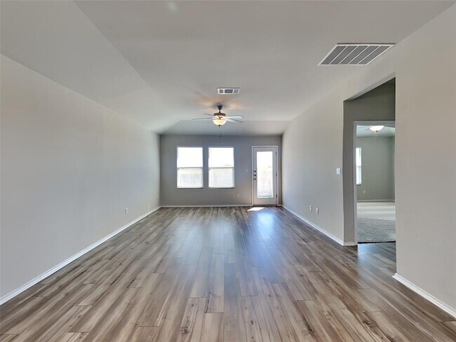 Foto del edificio - 5105 Sidesaddle Dr