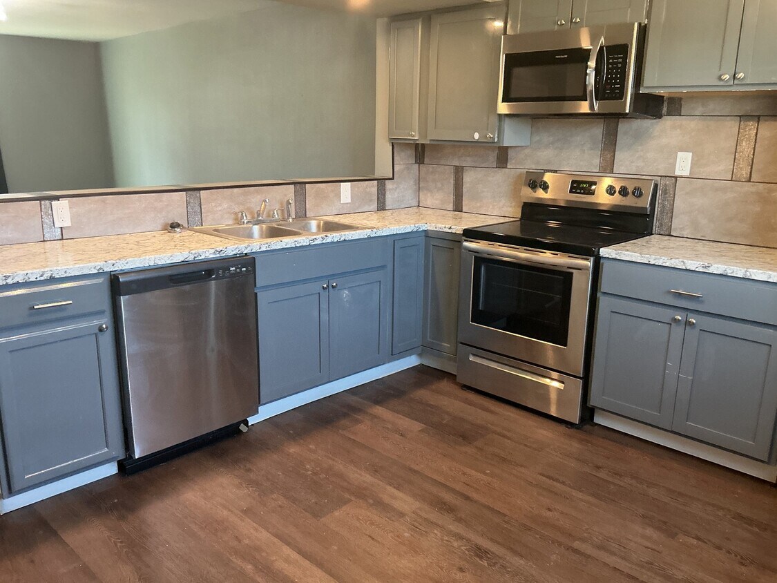 Building Photo - 800 Yucca Dr