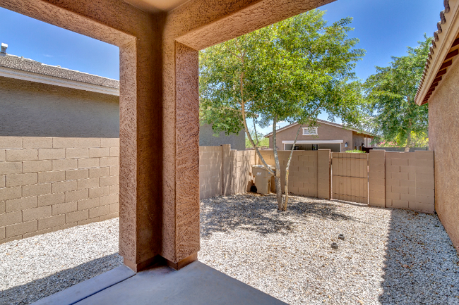 Building Photo - Beautiful! 3 Bed 2 Bath in Verrado w/Commu...