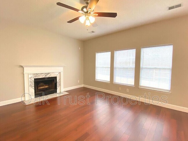 Building Photo - 502 Carters Grove Rd