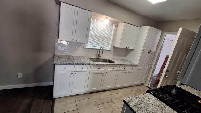 Building Photo - 4646 Ridgepoint Dr