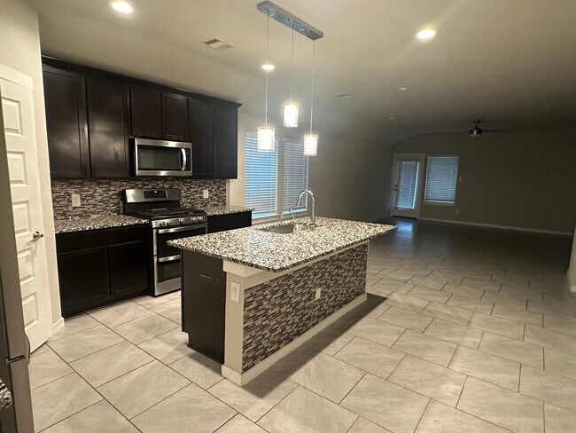 Foto del edificio - 7634 Ramsgate Cliff Ln