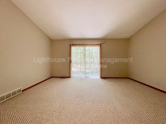 Foto del edificio - 16548 Taft Rd