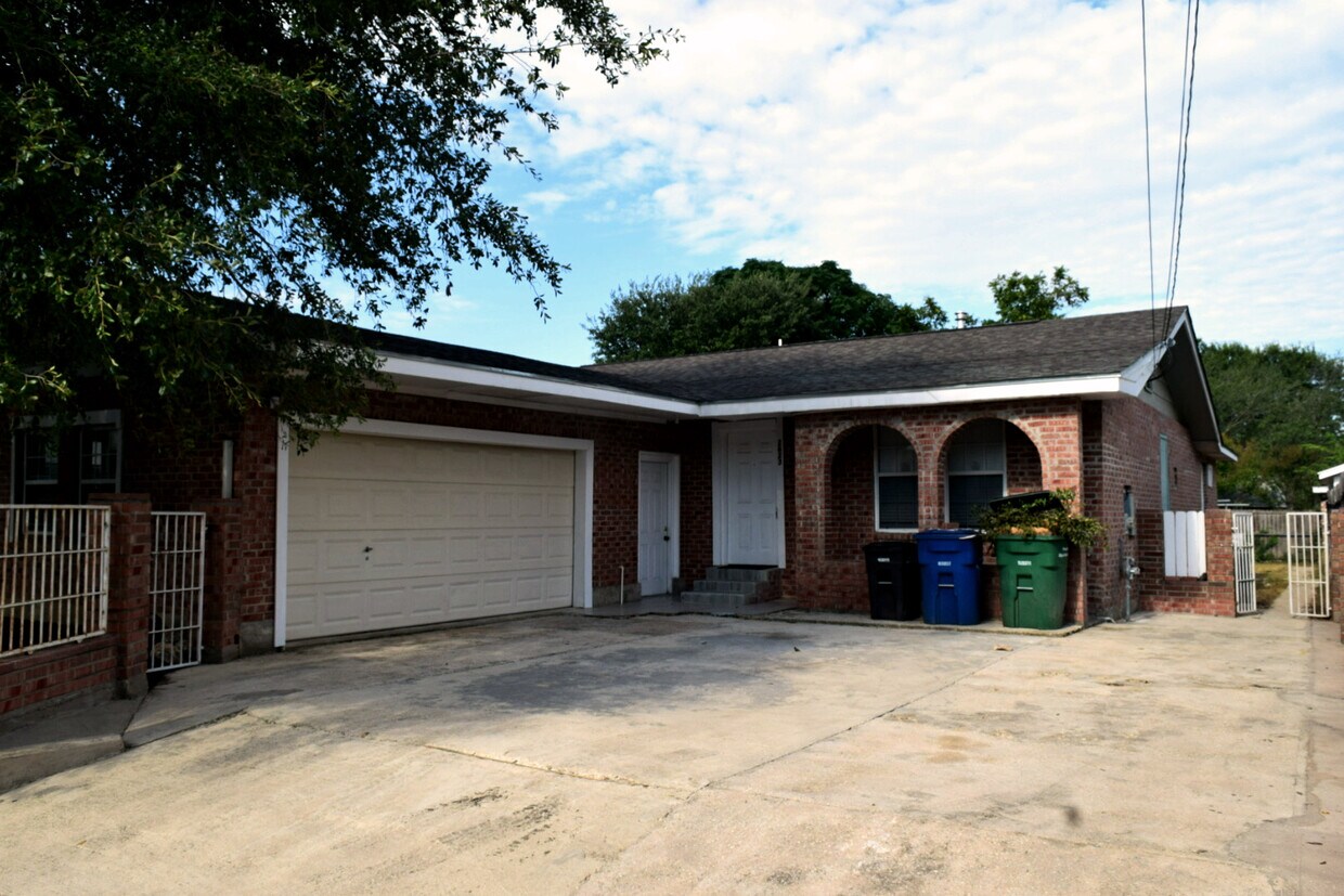 Foto principal - 2623 Irwin Dr