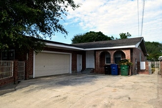 Building Photo - 2623 Irwin Dr