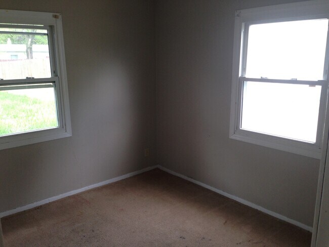 Foto del edificio - Single Family Home located across from the...