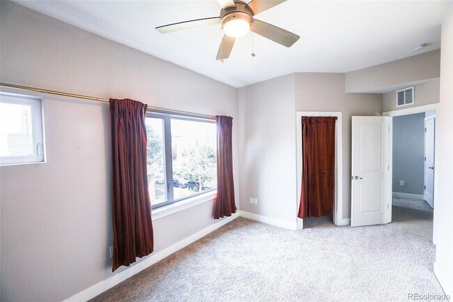 Foto del edificio - 1373 Knox Ct