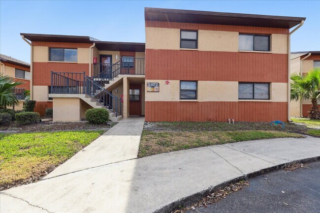 Foto del edificio - Furnished or unfurnished, beautifully remo...