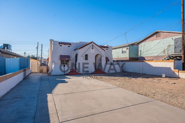 Building Photo - 745 E Pierce St