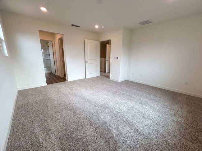 Building Photo - 847 Congaree Ln