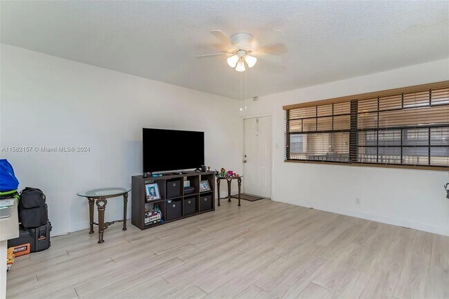 Foto del edificio - 2646 Riverside Dr