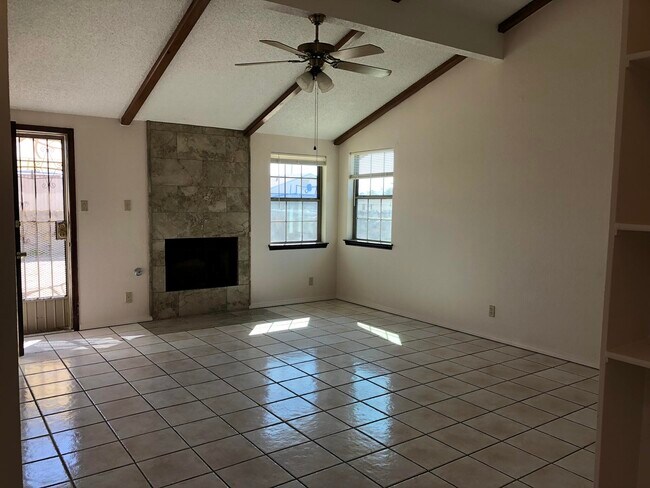 Building Photo - 712 Porras Dr