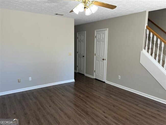 Foto del edificio - 326 Leafmore Rd SW