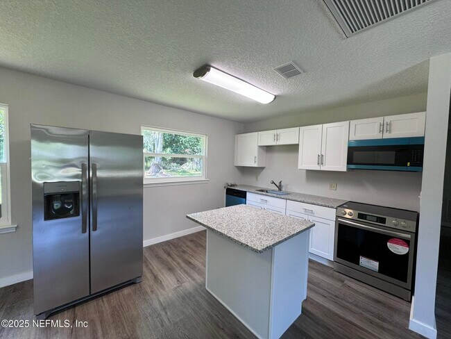 Foto del edificio - 8204 Arnot St