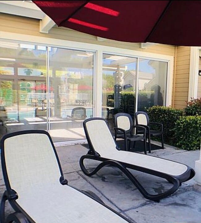 Building Photo - 3855 Thorncroft Ln