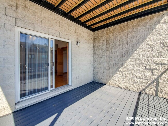 Foto del edificio - 2510 N Southport Ave