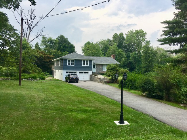 2 Car Attached Garage - 169 Pinesbridge Rd