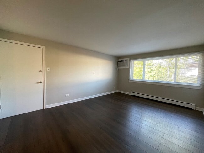 Building Photo - 8816 Briar Ct