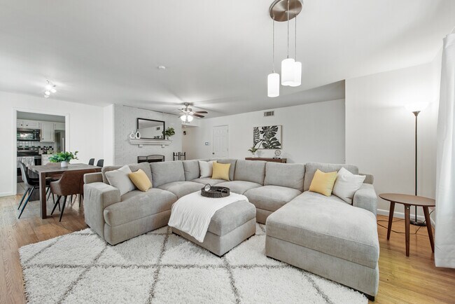 Building Photo - 10918 Listi Dr