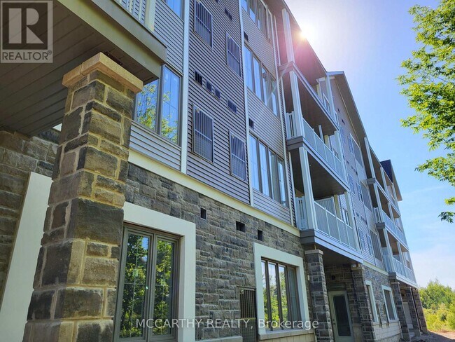 Building Photo - 270 Hagan St E