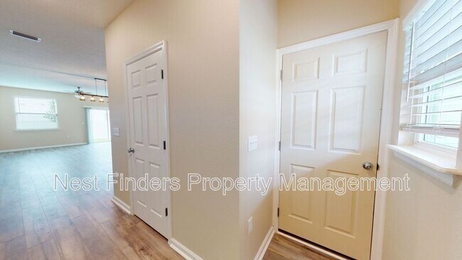 Foto del edificio - 11816 Junegrass Rd