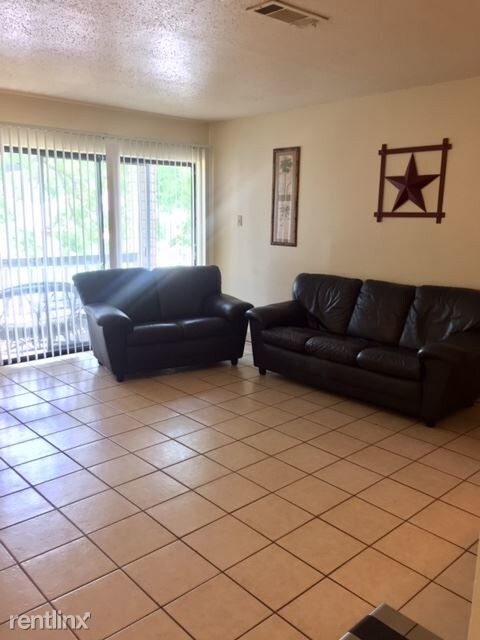 Building Photo - 2 br, 2 bath 4plex - 1010 Autumn Cir C