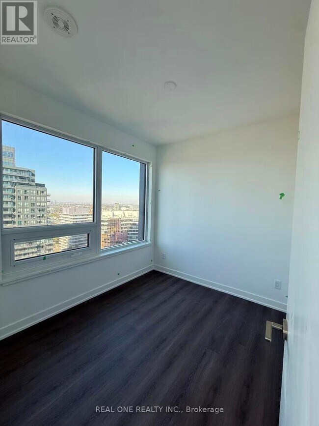 Photo du bâtiment - 8 Wellesley St W