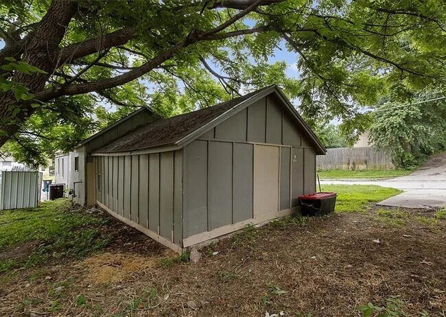 Building Photo - 1646 Bennington Ave