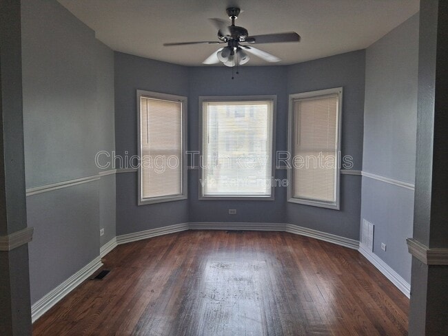 Building Photo - 7125 S Ellis Ave