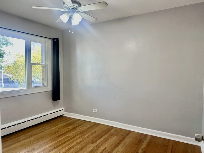 Building Photo - 1555 Monroe Ave