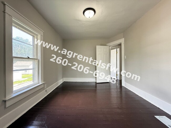 Foto del edificio - 704 E Franklin St