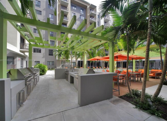 Foto del edificio - 3800 Bird Rd