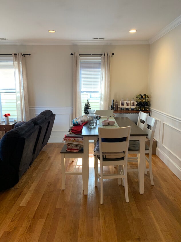 Photo - 212 L St (Boston, MA)