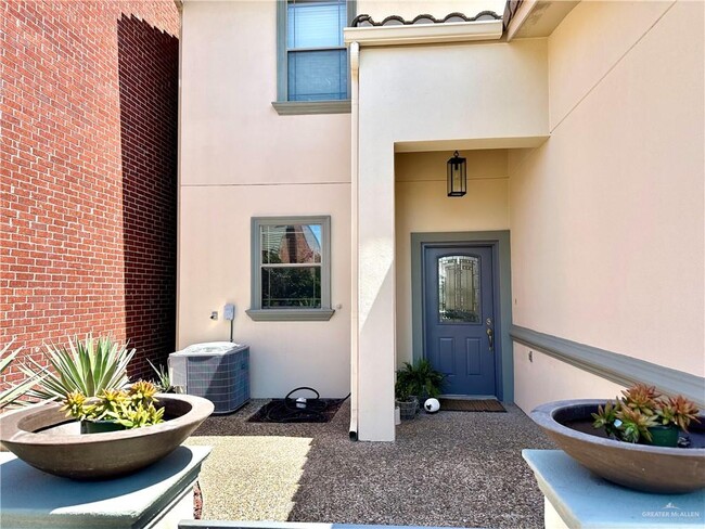 Building Photo - 203 San Saba St