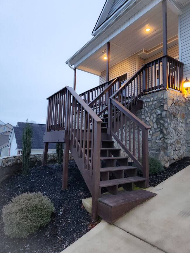 Building Photo - 3923 Mountain Vista Rd