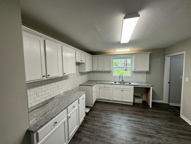 Building Photo - 742 Montclair Pl